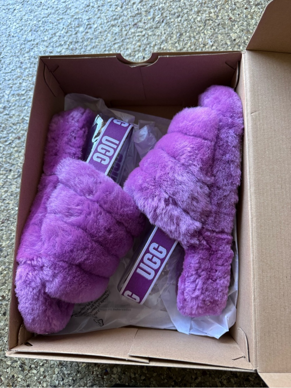 UGG - Picture 4 of 4